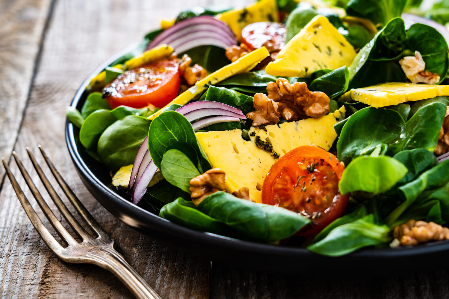 Salades Gourmandes : 3 Astuces pour un Repas Frais, Complet et Équilibré