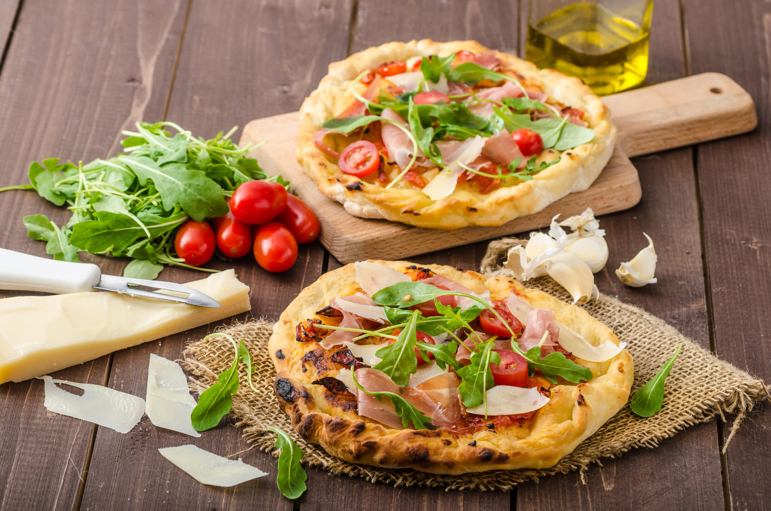 Pinsa Romana vs Pizza Classique : Quelle est la vraie différence ?